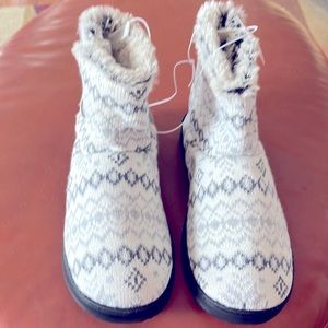 Dearfoams 2-Button Boots Gray